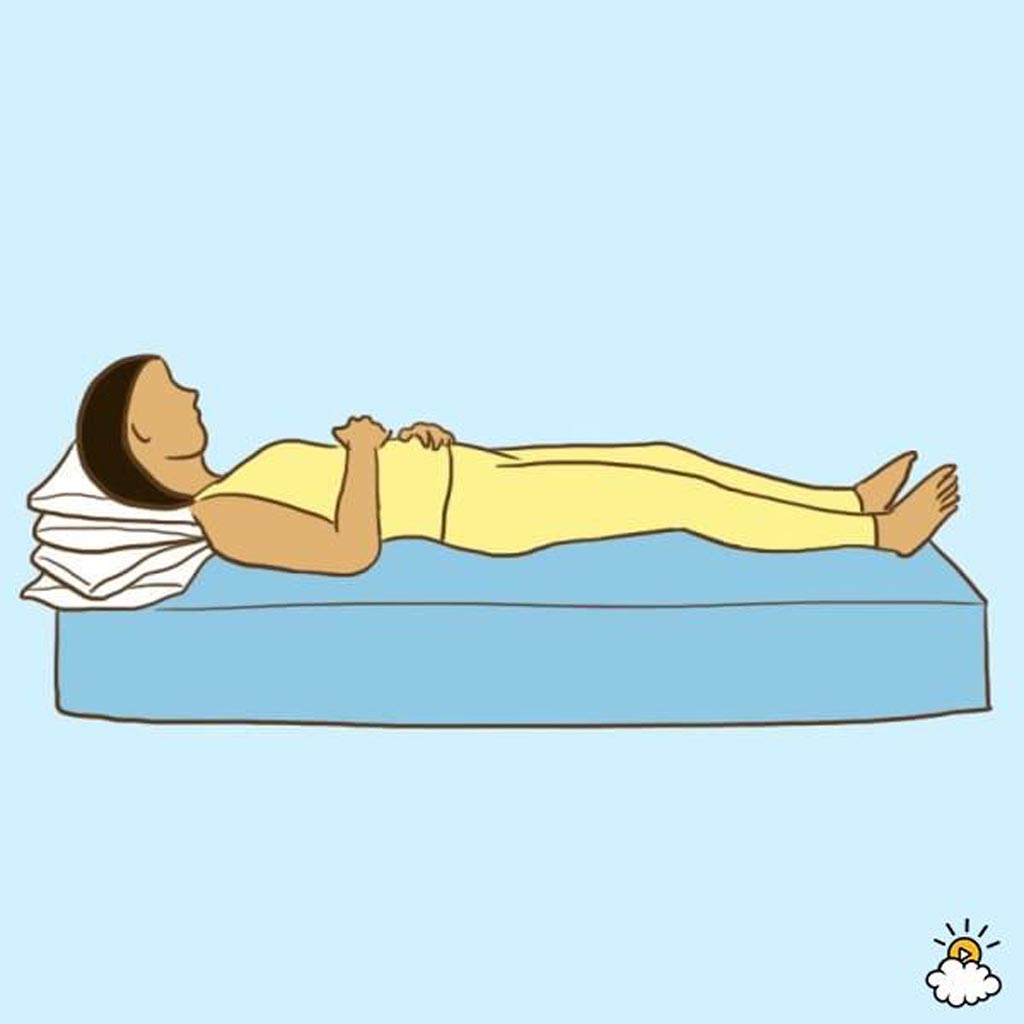 Как правильно спать чтобы не болела. Полезная поза для сна для спины. Положение лежа с приподнятым головным концом. Правильная поза для сна на спине. Правильные позы для сна для позвоночника.