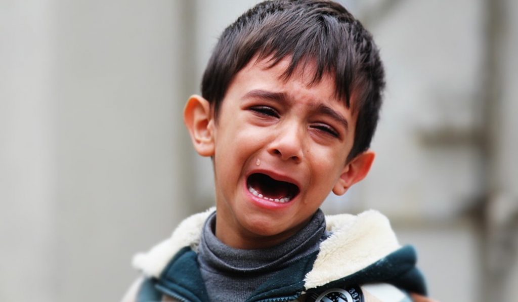 اختبار للأطفال؛ إسألي طفلكِ: لِمَ يبكي هذا الطفل؟ ستتفاجئين بالإجابة.